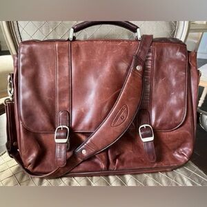 Samsonite Leather Messenger Bag Padded Laptop Pockets Flap Over Front